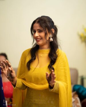 Shivani Tomar Instagram - 🧡💛🧡💛