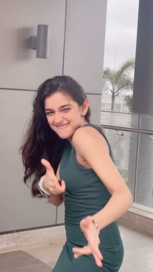 Shivika Rishi Instagram - Jeeja 👑💫

#jeeja #trendingnow #viralvideo #reelsindia #viralvideo #viewsforviews #explore #share
@shaziasamji @piyush_bhagat