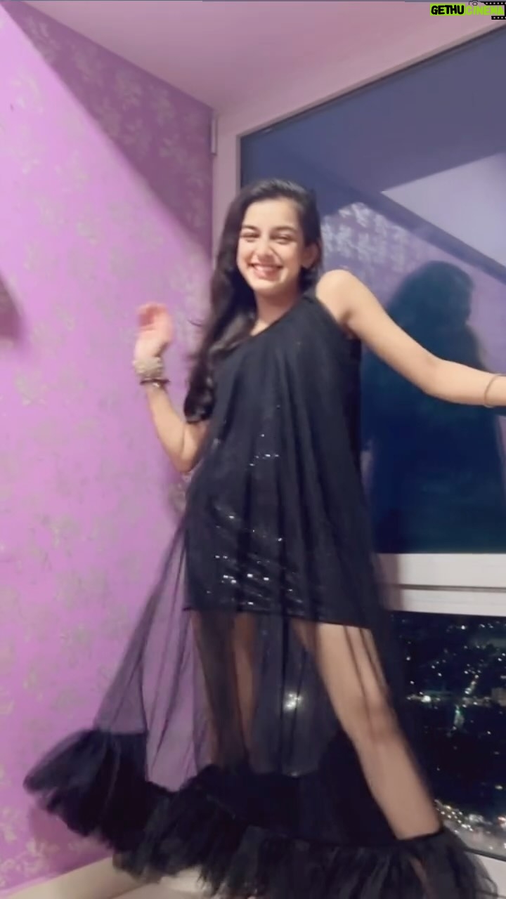Shivika Rishi - 13K Likes - Hey Siri play #shaukan 🪩🖤
#shaukan #ulajh #explore #viralreels #reels #moves #sharethelove #viralvideo