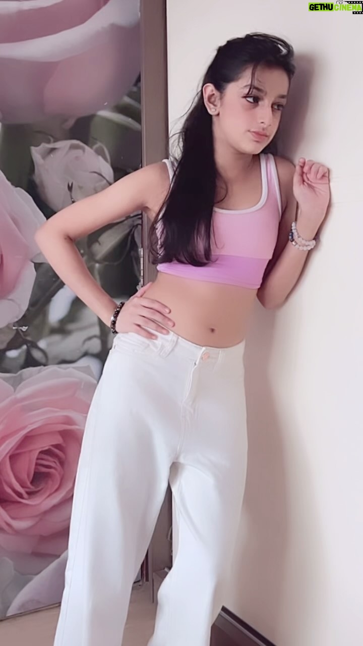 Shivika Rishi - 13.4K Likes - Jaanam🎀✨
#instagram #viralvideos #jaanam #sharethelove #trendingreels #reels #viral