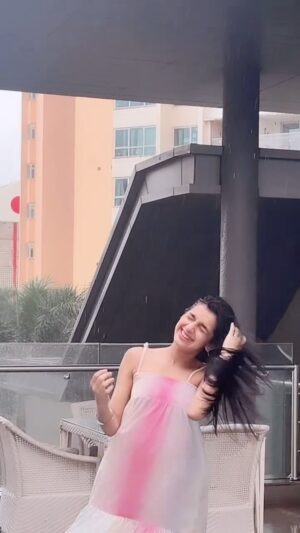 Shivika Rishi Instagram - 🌸🫧☔️🌧️🌸

#rain #love #viral #viralvideos #loveislove #explore #reelsinstagram #trendingnow