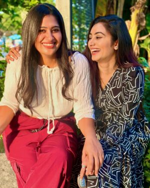 Shobanaa Uthaman Instagram - Behind every strong woman is another strong woman who she refers to as her bestie 🤍✨💯 @samyutha.official 
 
.
.
.
.
.
. 
.
.
.
.
.
#chennai#ootd#kollywood#bollywood#pose#instadaily#instagood#instacool#model#modelling#saree#saree#tamilponnu#promoter#promotion#collaboration#vijaytv#vijaytvserial#vijaytelevision#vijaytvshow#muthazhagu#bestie#bestfriend#bestfriends