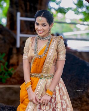 Shobha Shetty Instagram - Traditional me 😍
.
.
.
Outfit @naa_maguva 
Jewellery @jewelplanethyd 
PC @studios19_lsp 
Hairstyle @hairstylist_issak 
.
.
.
#shobhashettyyoutubechannel#shoot#mood#