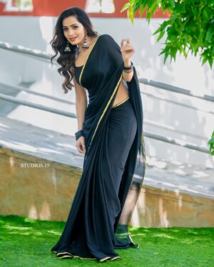 Shobha Shetty Instagram - 🖤🖤🖤🖤🖤
. Kiraak boys khiladi girls 
Episode 5 look.!!!🫶
❤️❤️❤️❤️❤️❤️
.
.
Hairstyle @hairstylist_issak 
PC @studios19_lsp 
Outfit @naa_maguva 

#newshow#starmaa#love#greatfullformylife#love
.
.
.
.
#shootmood#