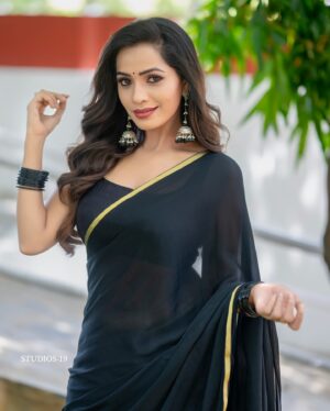 Shobha Shetty Instagram - 🖤🖤🖤🖤🖤
. Kiraak boys khiladi girls 
Episode 5 look.!!!🫶
❤️❤️❤️❤️❤️❤️
.
.
Hairstyle @hairstylist_issak 
PC @studios19_lsp 
Outfit @naa_maguva 

#newshow#starmaa#love#greatfullformylife#love
.
.
.
.
#shootmood#