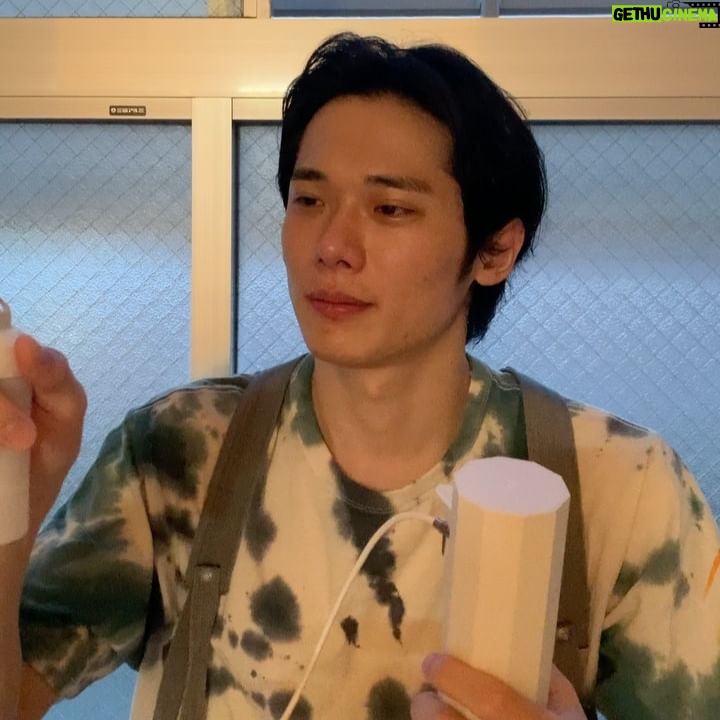 Shohei Matsuzaki - 3.9K Likes - ウルトラ炭酸ミストデバイスMEGLY(メグリー)のCMに出演しました。
それをきっかけに僕も実際に使っています。そうしたら、最近、撮影の現場でメイクさんに肌の具合が良くなったぞと褒められ嬉しかったです。続けていこうと思います。これは超いいですよ。
ありがとうございます。
@megly_jp
#MEGLY #メグリー
#炭酸スキンケア #ウルトラ炭酸