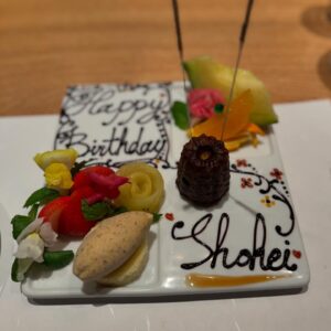 Shohei Miura Instagram - 沢山のお祝いありがとうございます。

お陰様で36歳になりました。

アラフォーですね。

0時を回る時がっつり寝てしまい、カウントダウンジャンプできなかった事だけが、悔やまれます。

とゆーわけで、36歳もちょいオジなりに頑張りたいと思いますので、どうぞ宜しくお願いします！！