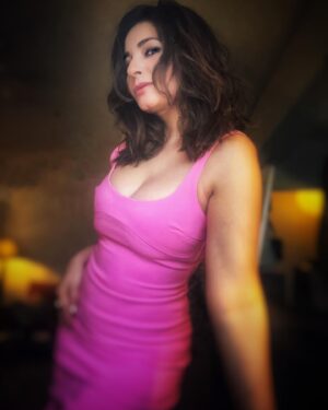 Shonali Nagrani Instagram - Powered by Pink…….
Hair ; @perrie_h_patael 
Location: @pareshpahuja casa 
#bubblegumpink #candyfloss #candyflosspink #pinkdress #todaysmood  #hues
