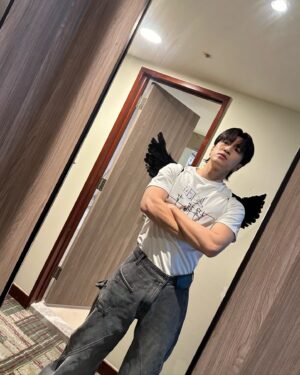 Shou Lou Instagram - 翻過去又是下個章節