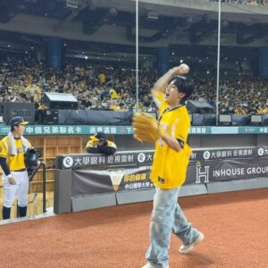 Shou Lou Instagram - 翻過去又是下個章節