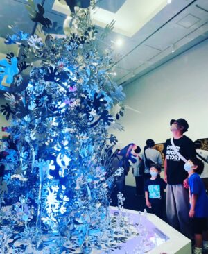 Shôzô Endô Instagram - 家族で、木梨憲武展にお邪魔させて頂きましたー❗️チビ達も興奮気味で興味津々でしたー❗️改めて流石ー❗️#遠藤章造#ココリコ#木梨憲武#木梨憲武展#家族#感謝#アート#上野の森美術館