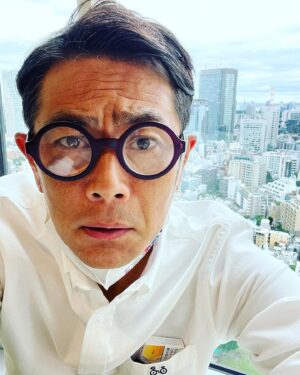 Shôzô Endô Instagram - ココリコYouTube20時から生配信ー😎#遠藤章造#ココリコ#田中直樹#youtube#生配信#東京#バー#よろしくお願いします