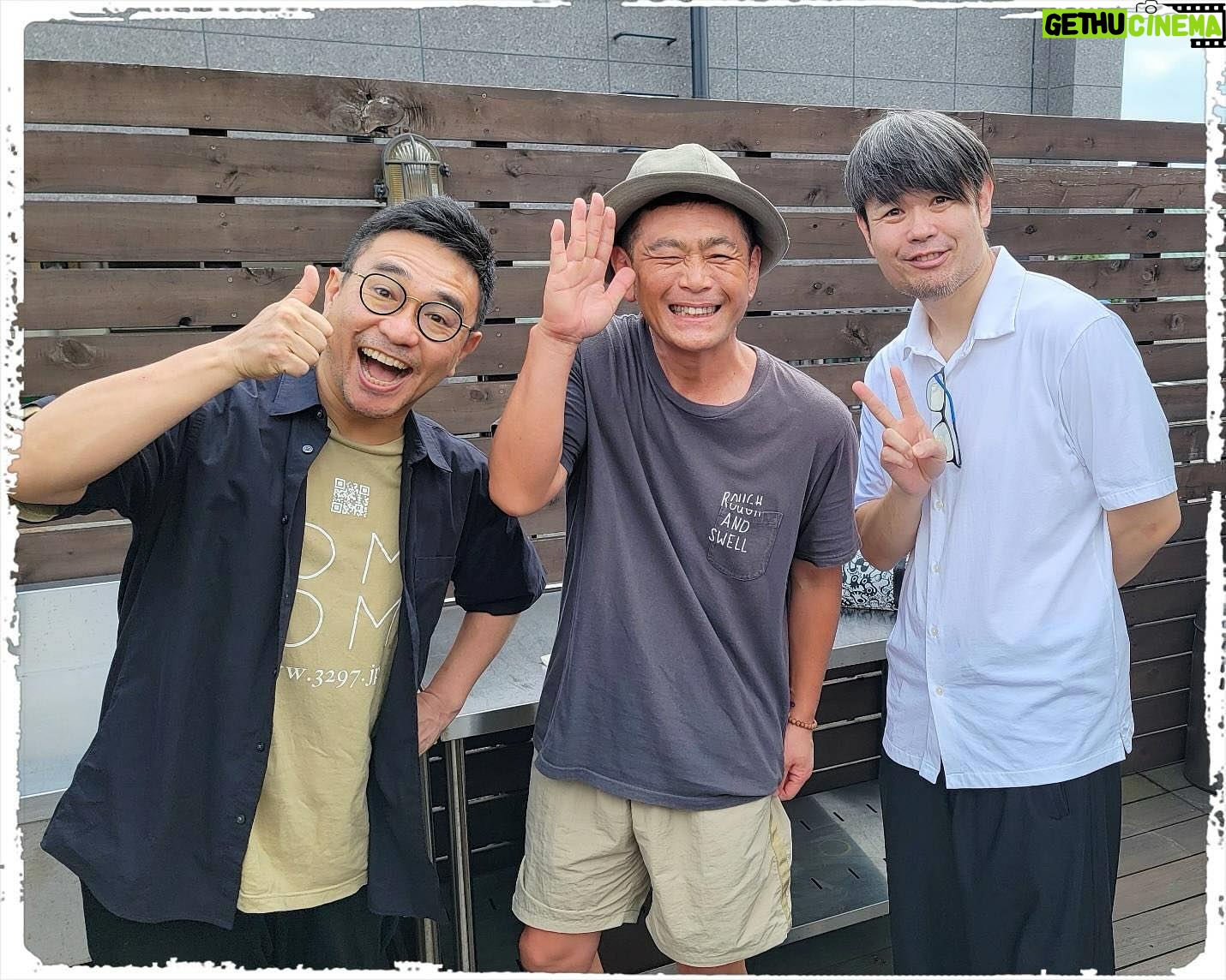 Shôzô Endô - 1.4K Likes - おじさん達は落ち着いてランチ集合!次はモーニング集合でー!「時給800円」17年振りに歌ってます!いつかのYouTubeココリコ遠藤のへんなカタチを是非!
#遠藤章造#八嶋智人#品川祐#YouTube#ココリコミラクルタイプ#時給800円#17年振り#歌ってみた