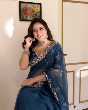 Shraddha Arya Instagram - How I look forward to be Preeta each day every day is baffling even to me… I guess it’s the Love this character gets that keeps me going.. ❤️. I Thank My Audience as much as I Thank my Creators ❤️. #KB #8thYearandRunning #Everyday #PreetaArora #PreetaKaran