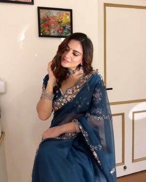 Shraddha Arya Instagram - How I look forward to be Preeta each day every day is baffling even to me… I guess it’s the Love this character gets that keeps me going.. ❤️. I Thank My Audience as much as I Thank my Creators ❤️. #KB #8thYearandRunning #Everyday #PreetaArora #PreetaKaran