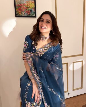 Shraddha Arya Instagram - How I look forward to be Preeta each day every day is baffling even to me… I guess it’s the Love this character gets that keeps me going.. ❤️. I Thank My Audience as much as I Thank my Creators ❤️. #KB #8thYearandRunning #Everyday #PreetaArora #PreetaKaran