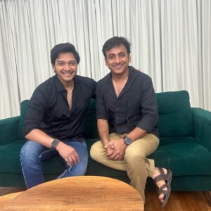Shreyas Talpade Instagram - ❤️ श्रेयस संकर्षण = यश समीर ❤️ काल खूप दिवसांनी भेटलो.. खूप गप्पा मारल्या .. खूप हसलो …. फार फार मज्जा आली … 🤗🌺
ह्या गप्पा तुम्हालाही पहायला ऐकायला आवडतील का ..? कुठे कसं ते @shreyastalpade27 सांगतील …. 🤪 

#good #goodmorning #post 
#instagram #with #friend #love #respect 
#friendship #yashsameer #shreyastalpade #sankarshankarhade #coactors 
#saturday #morning
