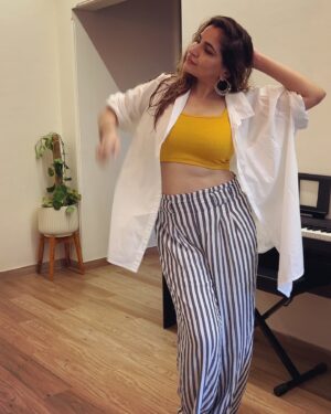 Shruti Pathak Instagram - So we clicked some pictures and went back to bed 🤷‍♀️