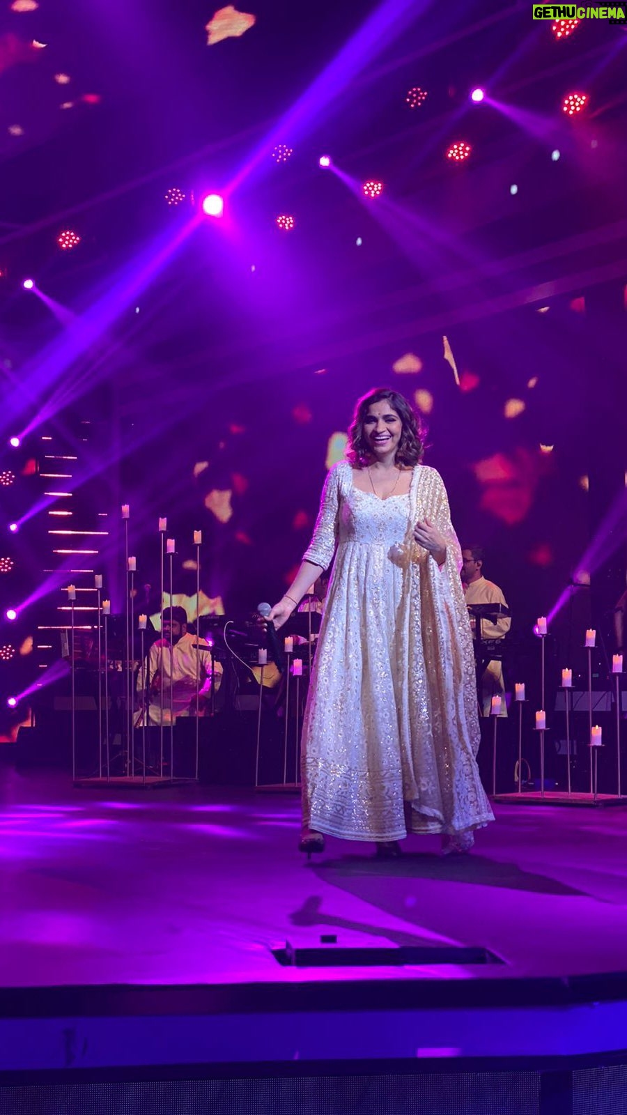 Shruti Pathak - 3.7K Likes - Stumbled upon this Live singing clip - when I performed a Trubute to the Nightingale @lata_mangeshkar Ji for MIRCHI MUSIC AWARDS @mirchiplus @sonunigamofficial