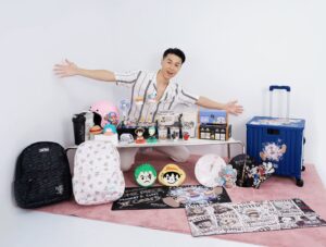 Shu-ting You Instagram - 好康預告!!! 我要成為海賊王🔥
7-ELEVEN全店集點活動跟航海王夢幻連動⚓
逾30款全新周邊海賊王迷必收☠

自7月24日下午3點起推出「航海王25周年動畫精品」活動，
超人氣角色魯夫、索羅、喬巴也有專屬設計周邊🔥🔥
經典豐富商品入手價最低只要199元起‼

🕒2024年7月24日下午3點起準時開搶！
7-ELEVEN門市快閃購， 不限消費金額 報手機 直接買！🛒
更多商品看這裡👀
https://www.7-11.com.tw/event/24kitty/onepiece.aspx

#7eleventw #航海王 #海賊王 #喬巴 #5檔 #草帽一夥 #新四皇 #日本 #一番賞 #ONEPICE
#澎湖花火節 #我要成為海賊王 #魯夫 #WCF #小七

@7eleventw