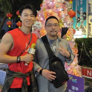 Shu-ting You Instagram - 昨天鬼天廈主演們及團隊來大甲鎮瀾宮祈福
還去台中逢甲夜市掃街
很開心我的媽媽阿姨也來現場埋伏我😆
-
鬼天廈再5天就上映囉！
敬請期待👻
 
更多消息鎖定 @mystery_writers_movie 

#鬼天廈 #0419能活多久 #華映娛樂 #艾迪昇傳播
