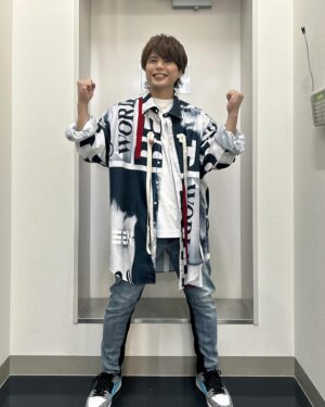 Shugo Nakamura Instagram - .
3rd LIVE Blu-ray リリースイベント
全身はこんな感じでした⚡️

実は靴とネックレスはライブで使用したものと同じでした🤭（スタッフ）

#仲村宗悟NOISE 
#ときどき1しゅうご