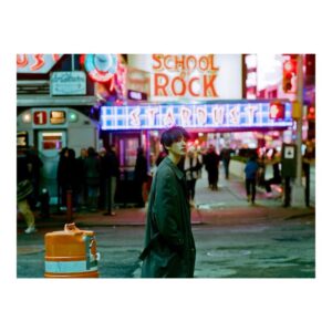 Shuhei Uesugi Instagram - 情報解禁🗽
写真集が発売されます！
NewYorkと小浪次郎さんと僕が混ざり合った一冊,
お楽しみに！ 『Deja-Vu』- August 20th 2018