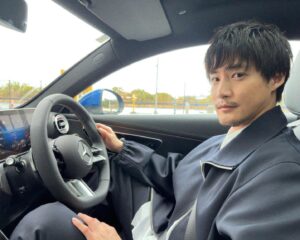 Shunya Shiraishi Instagram - フジテレビ・関西テレビで本日21:54〜22:00放送の【ONE hour Sense】に出演します！

CLE 200 Coupé Sports に乗って、古い和家具に出会えるアンティークショップを訪れます。
 
ぜひご覧ください！