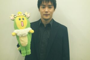 Shunya Shiraishi Instagram - あけましておめでとうございます！
1/10からオンエアのドラマ「蜜と毒」に入来茉里さんとW主演します！🐉
辰verのナナナとの写真で幕開けです🤳
今年もよろしくお願いいたします！(スタッフ)