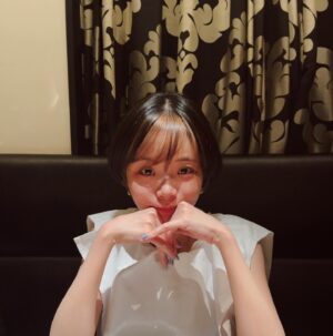 Shuri Instagram - 趣里です。

溶けそうです🫠。。
みなさんのコメントを読むのが
嬉しくて写真を撮る癖がついてきました。
いつもありがとうございます🥲