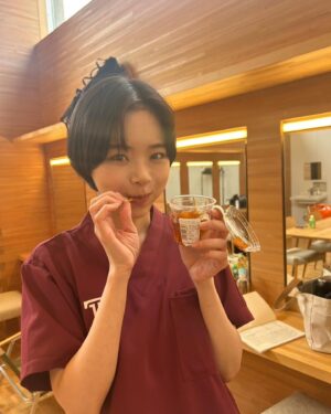 Shuri Instagram - ブラックペアン2  猫田麻里役
出演させていただきます。
再会とてもとても嬉しいです！

撮影がんばりますっ🐈🐱！
どうぞよろしくお願いいたします🙇‍♀️🐾