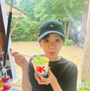 Shuri Instagram - お疲れ様です🍧
今年もはじまっています🍧
よろしくお願いします🍧

みなさま
コメントいつもありがとうございます🙇‍♀️
励まされます、今週もたのしみましょう🐈！