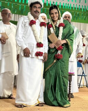 Shweta Menon Instagram - Nagendran and Laila 🤲🏻🤲🏻❤️

Nagendran’s Honeymoon begins 🥰 
#streamingnow
#disneyplushotstar

@nithinrenjipanicker @surajvenjaramoodu @prasanthpalex @kalabhavan_shajohn @grace_antonyy @shwetha_menon @kantari_kanmani @niranjanaanoop99 @alphy_panjikaran @abhirami_official @rameshpisharody @nikhilspraveen @ranjin_raj @sanjaypadiyoor @nikhilrenjipanicker @mansoor_muthutty @suresh.kollam.7731 @nisar_rahmath @ronexxavier4103 @sanalvaassudev @rajakrishnan_mr @navin_murali @collins.leophil @tenysarajohn @fillintheblankscompany @poulosekp1966 @vinu_krishnan @mrinalini_gandhi @sreejithraviactor @shyammeyyy @srikantmurali @vineeth_thattil_david @resh_mi_decha @biju_m_pappan @shaalinzoya @sankar.induchoodan.official