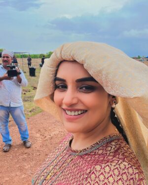 Shweta Menon Instagram - Thank you all for the warm welcome to Nagendran’s Honeymoon on Disney  Hotstar Malayalam! 💕 Thanks for the DMs, tags, stories, and all the love! 😍

So happy that you all are vibing with Nagendran’s Honeymoon!

Big shoutout to 

- @nithinrenjipanicker (Achu) for casting me as Laila. Had a blast being part of this honeymoon adventure and loved every second of it. Can’t wait for season 2! ✨

- @surajvenjaramoodu (Nagendran) and @prasanthpalex (Soman) for their killer performances that made the series 🔥

- my amazing ladies— @alphy_panjikaran (Janaki), @grace_antonyy (Lillykutty), @niranjanaanoop99 (Savithri), @kantari_kanmani (Thangam), and @abhirami_official (Mozhi). You all slayed! 😘

Huge thanks to Sasiyettan (Mafia Sasi) for those epic fight scenes.

And Sanjayetta, @sanjaypadiyoor from “Salt n Pepper” to this 🔥 OTT production, you’ve been awesome!

Big love to Disney  Hotstar Malayalam @disneyplushotstarmalayalam for always dropping the best Malayalam original content and giving us a platform for these unique stories. 🌟

And a massive thank you to the entire cast and crew for their hard work and dedication in making this series so amazing!

Nagendran’s Honeymoon continues 🥰 
#streamingnow 
#disneyplushotstar 

@nithinrenjipanicker @surajvenjaramoodu @prasanthpalex @kalabhavan_shajohn @grace_antonyy @shwetha_menon @kantari_kanmani @niranjanaanoop99 @alphy_panjikaran @abhirami_official @rameshpisharody @nikhilspraveen @ranjin_raj @sanjaypadiyoor @nikhilrenjipanicker @mansoor_muthutty @suresh.kollam.7731 @nisar_rahmath @ronexxavier4103 @sanalvaassudev @rajakrishnan_mr @navin_murali @collins.leophil @tenysarajohn @fillintheblankscompany @poulosekp1966 @vinu_krishnan @mrinalini_gandhi @sreejithraviactor @shyammeyyy @srikantmurali @vineeth_thattil_david @resh_mi_decha @biju_m_pappan @shaalinzoya @sankar.induchoodan.official
