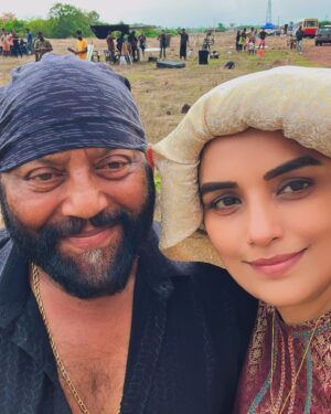 Shweta Menon Instagram - Thank you all for the warm welcome to Nagendran’s Honeymoon on Disney  Hotstar Malayalam! 💕 Thanks for the DMs, tags, stories, and all the love! 😍

So happy that you all are vibing with Nagendran’s Honeymoon!

Big shoutout to 

- @nithinrenjipanicker (Achu) for casting me as Laila. Had a blast being part of this honeymoon adventure and loved every second of it. Can’t wait for season 2! ✨

- @surajvenjaramoodu (Nagendran) and @prasanthpalex (Soman) for their killer performances that made the series 🔥

- my amazing ladies— @alphy_panjikaran (Janaki), @grace_antonyy (Lillykutty), @niranjanaanoop99 (Savithri), @kantari_kanmani (Thangam), and @abhirami_official (Mozhi). You all slayed! 😘

Huge thanks to Sasiyettan (Mafia Sasi) for those epic fight scenes.

And Sanjayetta, @sanjaypadiyoor from “Salt n Pepper” to this 🔥 OTT production, you’ve been awesome!

Big love to Disney  Hotstar Malayalam @disneyplushotstarmalayalam for always dropping the best Malayalam original content and giving us a platform for these unique stories. 🌟

And a massive thank you to the entire cast and crew for their hard work and dedication in making this series so amazing!

Nagendran’s Honeymoon continues 🥰 
#streamingnow 
#disneyplushotstar 

@nithinrenjipanicker @surajvenjaramoodu @prasanthpalex @kalabhavan_shajohn @grace_antonyy @shwetha_menon @kantari_kanmani @niranjanaanoop99 @alphy_panjikaran @abhirami_official @rameshpisharody @nikhilspraveen @ranjin_raj @sanjaypadiyoor @nikhilrenjipanicker @mansoor_muthutty @suresh.kollam.7731 @nisar_rahmath @ronexxavier4103 @sanalvaassudev @rajakrishnan_mr @navin_murali @collins.leophil @tenysarajohn @fillintheblankscompany @poulosekp1966 @vinu_krishnan @mrinalini_gandhi @sreejithraviactor @shyammeyyy @srikantmurali @vineeth_thattil_david @resh_mi_decha @biju_m_pappan @shaalinzoya @sankar.induchoodan.official