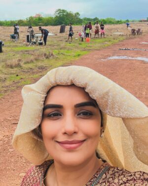 Shweta Menon Instagram - Thank you all for the warm welcome to Nagendran’s Honeymoon on Disney  Hotstar Malayalam! 💕 Thanks for the DMs, tags, stories, and all the love! 😍

So happy that you all are vibing with Nagendran’s Honeymoon!

Big shoutout to 

- @nithinrenjipanicker (Achu) for casting me as Laila. Had a blast being part of this honeymoon adventure and loved every second of it. Can’t wait for season 2! ✨

- @surajvenjaramoodu (Nagendran) and @prasanthpalex (Soman) for their killer performances that made the series 🔥

- my amazing ladies— @alphy_panjikaran (Janaki), @grace_antonyy (Lillykutty), @niranjanaanoop99 (Savithri), @kantari_kanmani (Thangam), and @abhirami_official (Mozhi). You all slayed! 😘

Huge thanks to Sasiyettan (Mafia Sasi) for those epic fight scenes.

And Sanjayetta, @sanjaypadiyoor from “Salt n Pepper” to this 🔥 OTT production, you’ve been awesome!

Big love to Disney  Hotstar Malayalam @disneyplushotstarmalayalam for always dropping the best Malayalam original content and giving us a platform for these unique stories. 🌟

And a massive thank you to the entire cast and crew for their hard work and dedication in making this series so amazing!

Nagendran’s Honeymoon continues 🥰 
#streamingnow 
#disneyplushotstar 

@nithinrenjipanicker @surajvenjaramoodu @prasanthpalex @kalabhavan_shajohn @grace_antonyy @shwetha_menon @kantari_kanmani @niranjanaanoop99 @alphy_panjikaran @abhirami_official @rameshpisharody @nikhilspraveen @ranjin_raj @sanjaypadiyoor @nikhilrenjipanicker @mansoor_muthutty @suresh.kollam.7731 @nisar_rahmath @ronexxavier4103 @sanalvaassudev @rajakrishnan_mr @navin_murali @collins.leophil @tenysarajohn @fillintheblankscompany @poulosekp1966 @vinu_krishnan @mrinalini_gandhi @sreejithraviactor @shyammeyyy @srikantmurali @vineeth_thattil_david @resh_mi_decha @biju_m_pappan @shaalinzoya @sankar.induchoodan.official