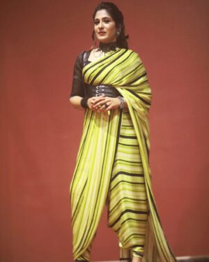 Shweta Mohan Instagram - 💛🖤🐯🖤💛

Styled by @abisubz ✨
Saree - @samriddhichennai 

Thank you for the beautiful quick clicks @fashionwithpugazh_
