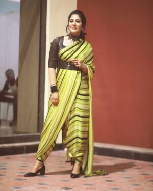 Shweta Mohan Instagram - 💛🖤🐯🖤💛

Styled by @abisubz ✨
Saree - @samriddhichennai 

Thank you for the beautiful quick clicks @fashionwithpugazh_