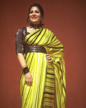 Shweta Mohan Instagram - 💛🖤🐯🖤💛

Styled by @abisubz ✨
Saree - @samriddhichennai 

Thank you for the beautiful quick clicks @fashionwithpugazh_