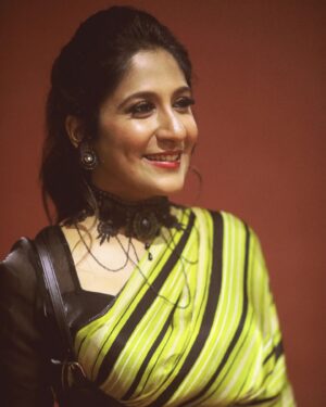 Shweta Mohan Instagram - 💛🖤🐯🖤💛

Styled by @abisubz ✨
Saree - @samriddhichennai 

Thank you for the beautiful quick clicks @fashionwithpugazh_