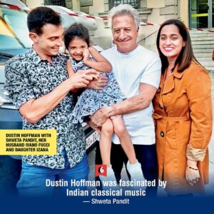 Shweta Pandit Instagram - Bollywood singer @shwetapandit7 meets Hollywood icons #DustinHoffman and Helen Hunt in Italy

Hoffman shows interest in Indian music and shares his passion for music with Shweta

Tap the link in our stories to read 
.
.
.
#shwetapandit #bollywood #singer