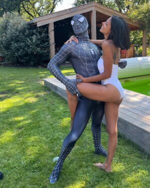 Shy'm Instagram - Quand t’as pas besoin de la jeter à la mer ❤️‍🔥