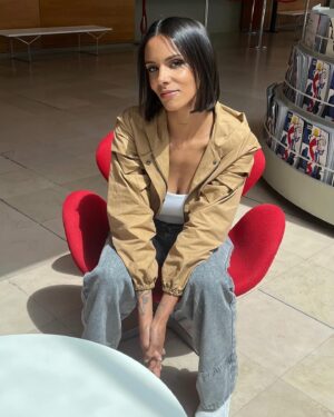 Shy'm Instagram - En chair de poule, en bleu de ciel