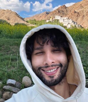 Siddhant Chaturvedi Instagram - Happy place❤️