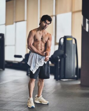 Siddharth Nigam Instagram - Be addicted to be bettering yourself🔥💪🏻