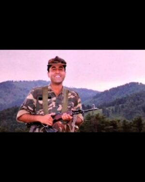Sidharth Malhotra Instagram - Three years since Shershaah! Portraying Captain Vikram Batra was one of the most rewarding experiences of my career, bringing to life the story of a legendary hero honored with the Special Jury Award at the 69th National Film Awards.

Meeting his incredible family made the journey unforgettable. Here’s to celebrating the legacy of a real hero and the memories we created! ❤️ #3YearsOfShershaah 

#VishnuVardhan @karanjohar @apoorva1972 @somenmishra @kiaraaliaadvani @shabbirboxwalaofficial @dharmamovies @azeemdayani @isandeepshrivastava @baidnitin @nikitindheer @shivpanditt @primevideoin @sonymusicindia @batra7478