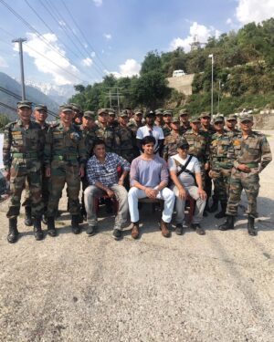 Sidharth Malhotra Instagram - Three years since Shershaah! Portraying Captain Vikram Batra was one of the most rewarding experiences of my career, bringing to life the story of a legendary hero honored with the Special Jury Award at the 69th National Film Awards.

Meeting his incredible family made the journey unforgettable. Here’s to celebrating the legacy of a real hero and the memories we created! ❤️ #3YearsOfShershaah 

#VishnuVardhan @karanjohar @apoorva1972 @somenmishra @kiaraaliaadvani @shabbirboxwalaofficial @dharmamovies @azeemdayani @isandeepshrivastava @baidnitin @nikitindheer @shivpanditt @primevideoin @sonymusicindia @batra7478