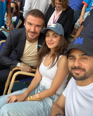 Sidharth Malhotra Instagram - #ThrowbackThursday to the unforgettable 2023 ODI Cricket World Cup Semi-Finals in Mumbai, where India claimed a thrilling win! Had an amazing time cheering alongside football legend @davidbeckham and my cheer partner, @kiaraaliaadvani!