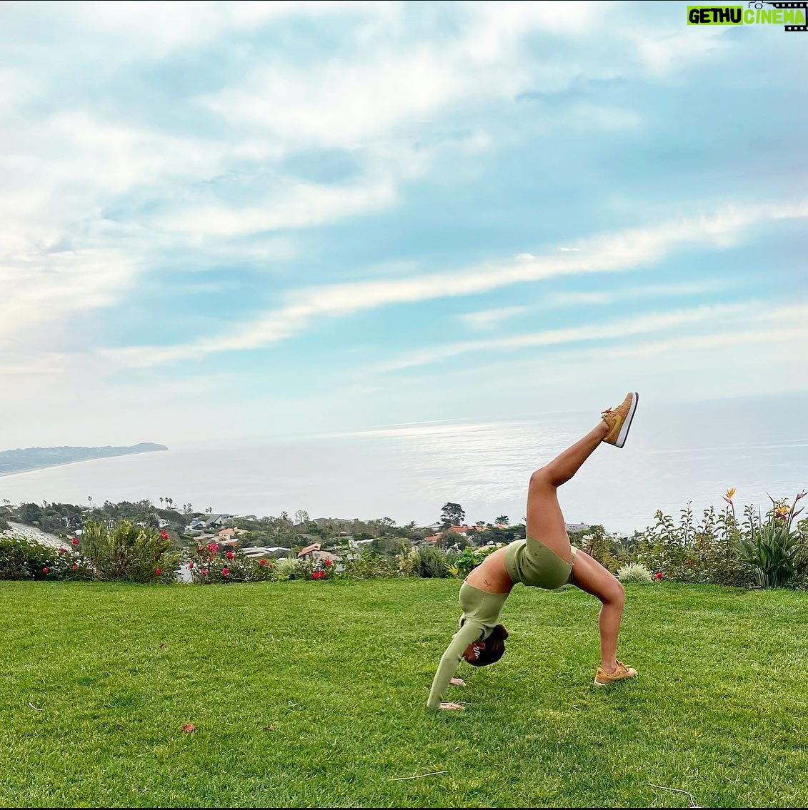 Sierra Capri - 137.7K Likes - Morning..sending Positive Energy all 2022…ok getting off again to finish social media detoxing for a few days bye 😉😁