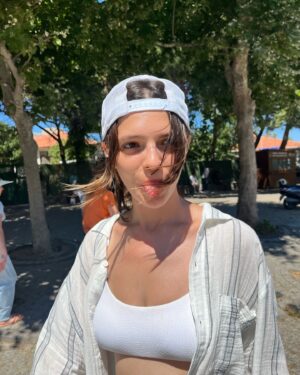 Şifanur Gül Instagram - artık yazı daha cok seviyorum, kışa gün saymak elendi🐯🍭🍭🍭🍭🍭🍭💘💘💓💓💓🐟🐟🧿🍬💕